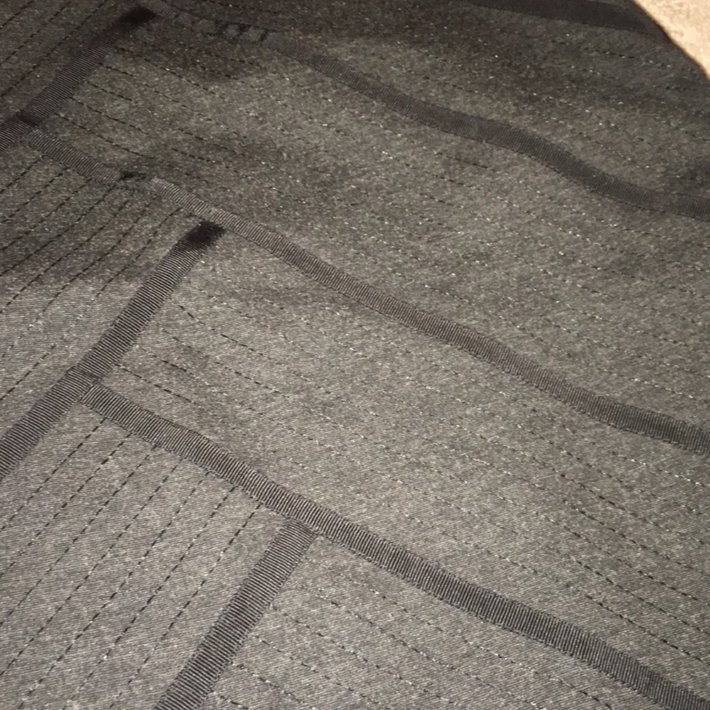 Beautiful detail! Gray and black skirt ❄️☃️